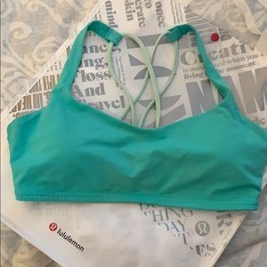Lululemon Free to Be Sports Bra 💚